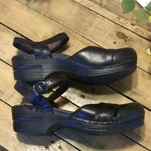 DANSKO BLACK LEATHER  STRAPS MULES SZ40